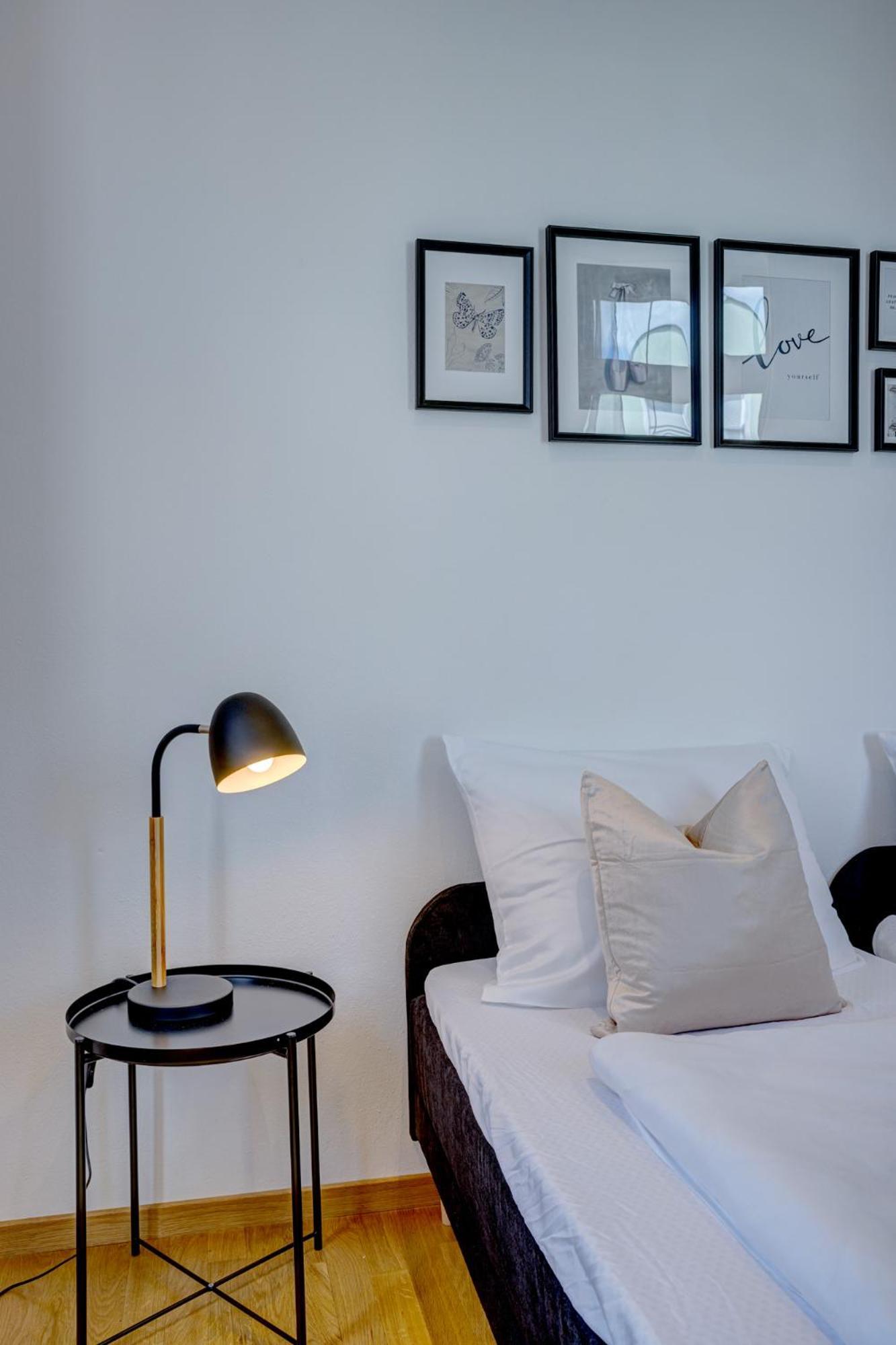 Kaza Guesthouse, Centrally Located 2 & 3 Bedroom Apartments In Augsburg Kültér fotó