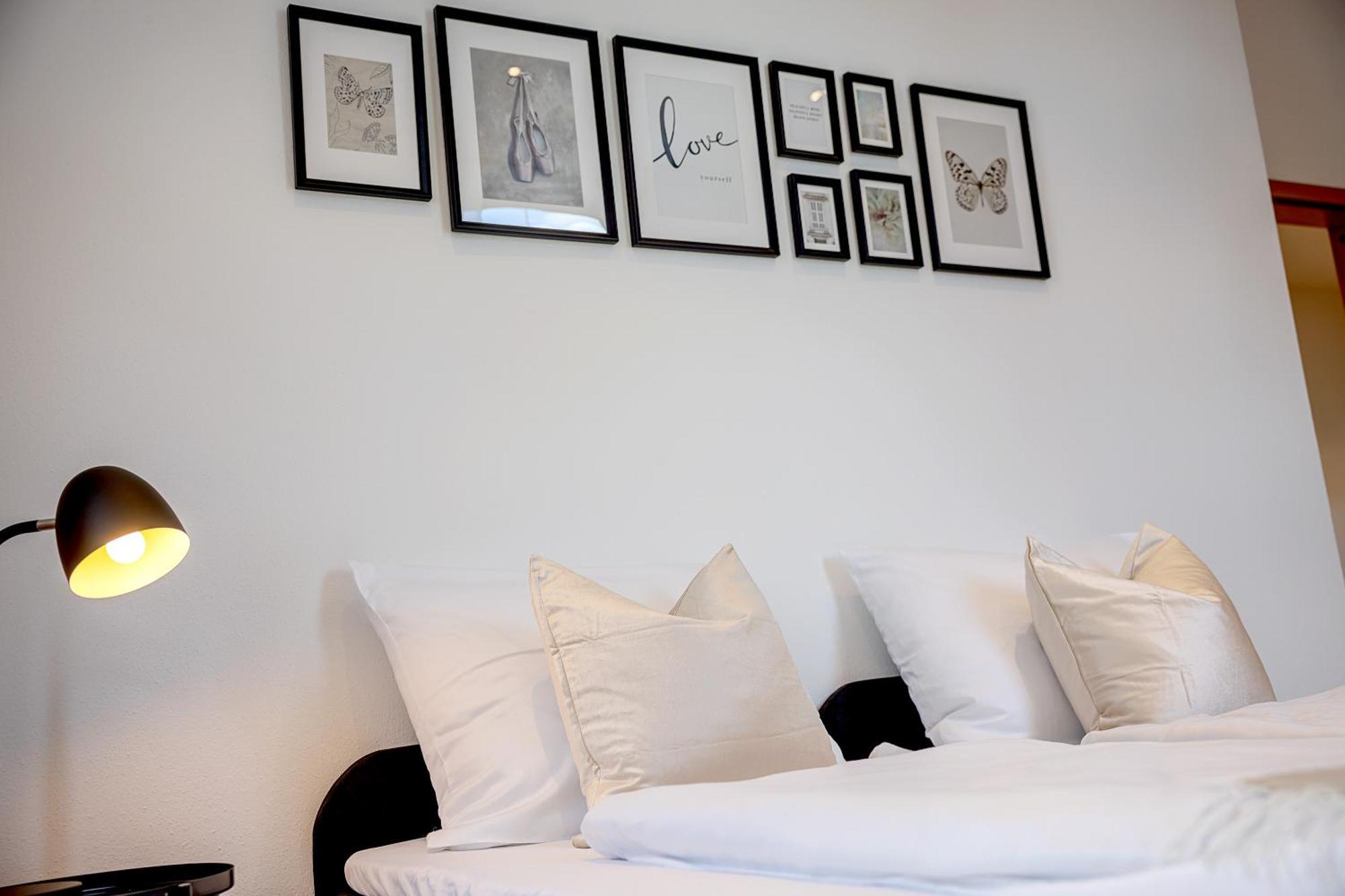 Kaza Guesthouse, Centrally Located 2 & 3 Bedroom Apartments In Augsburg Kültér fotó